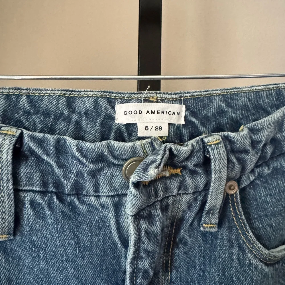 Good American Good Boy Blue Straight Leg Jeans - Picture 5 of 11